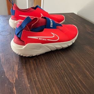 Boys youth 7, fits like women’s 8.5. New. Slip On Style.